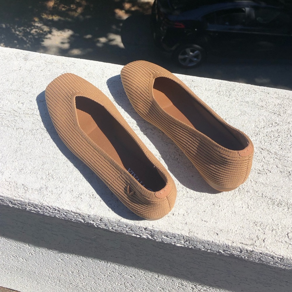COPY - never worn Vivaia tan flats